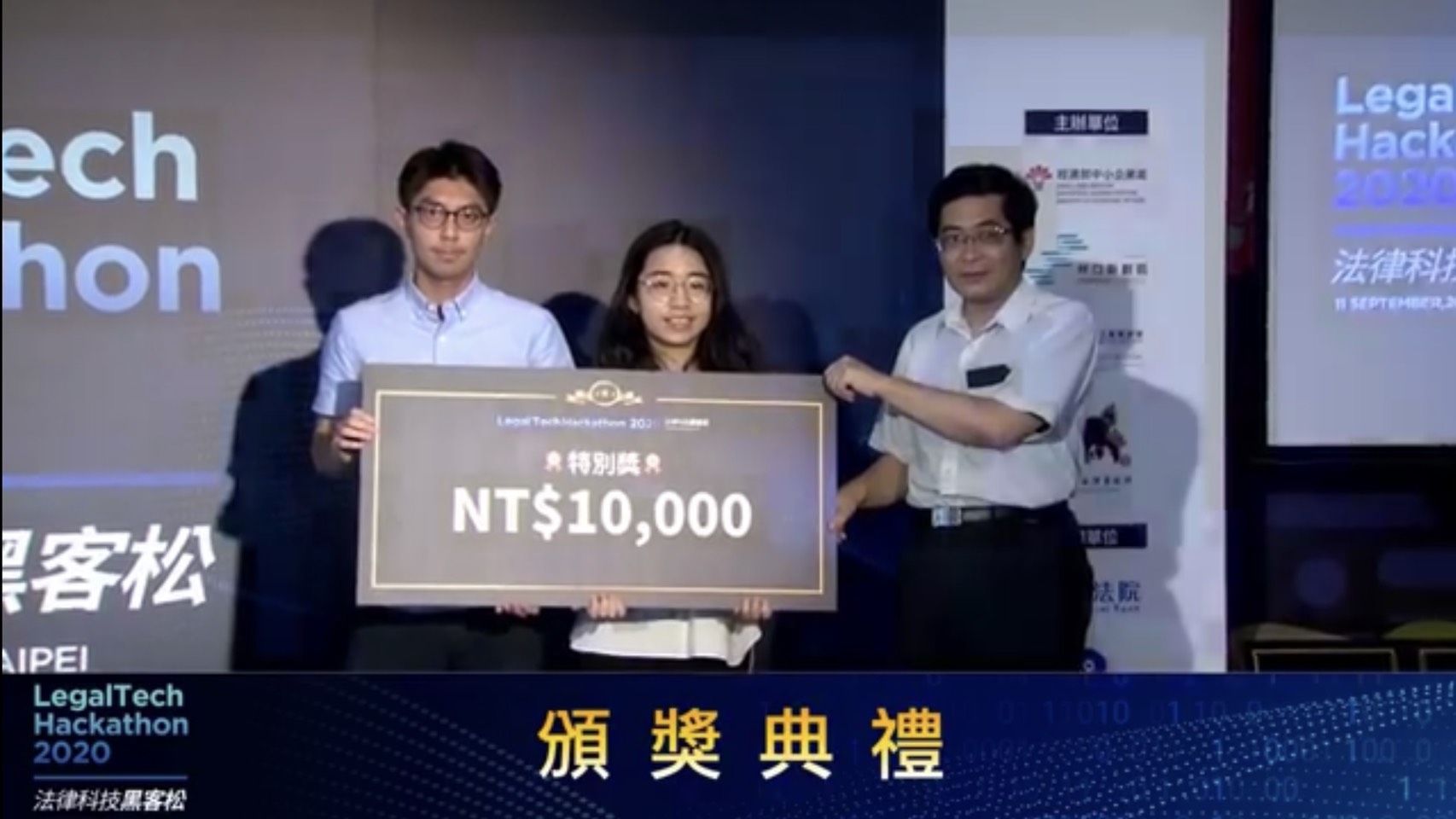 阮羿寧同學參加上海THE Hack 2019榮獲第四名及創新教育獎